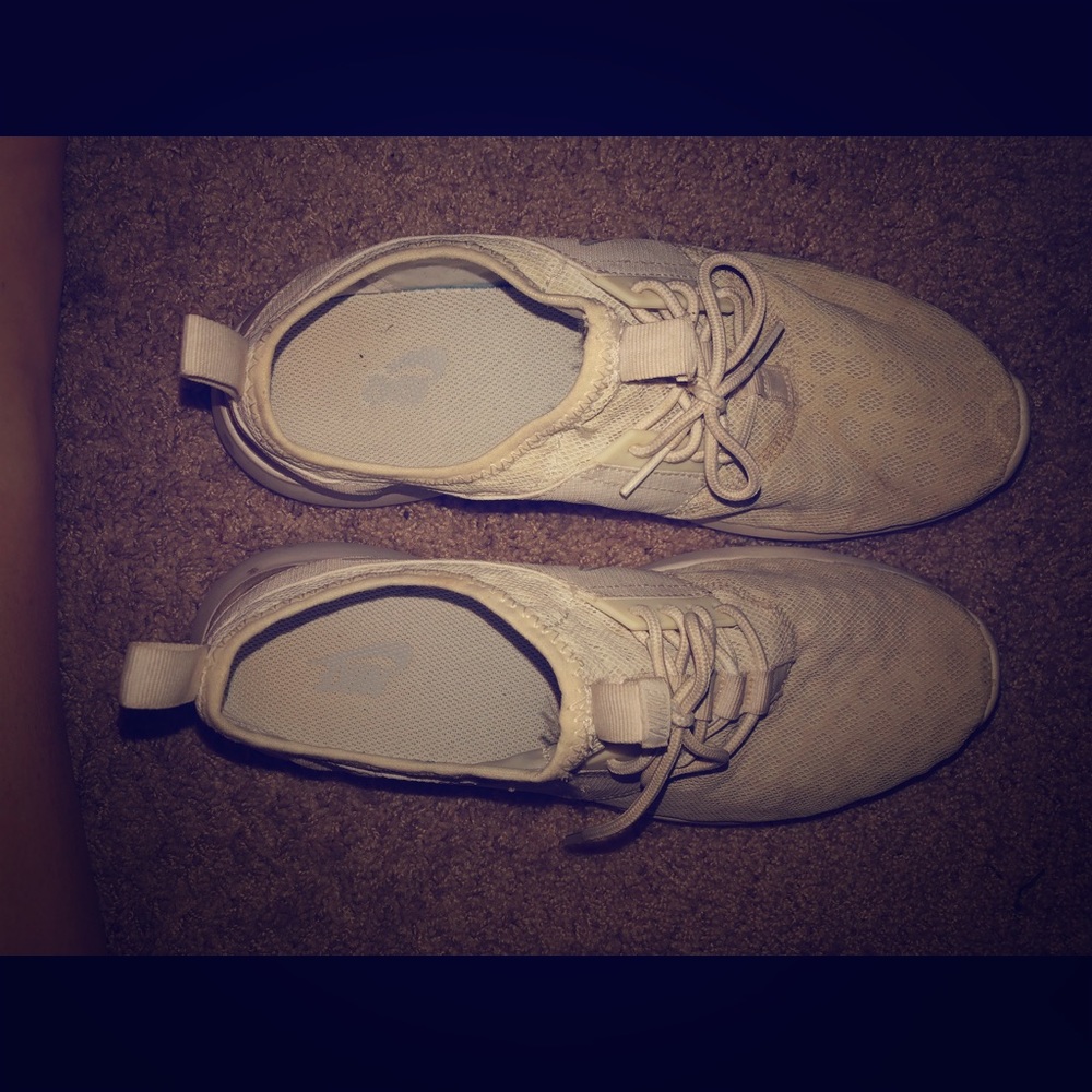 Nike tennis shoes